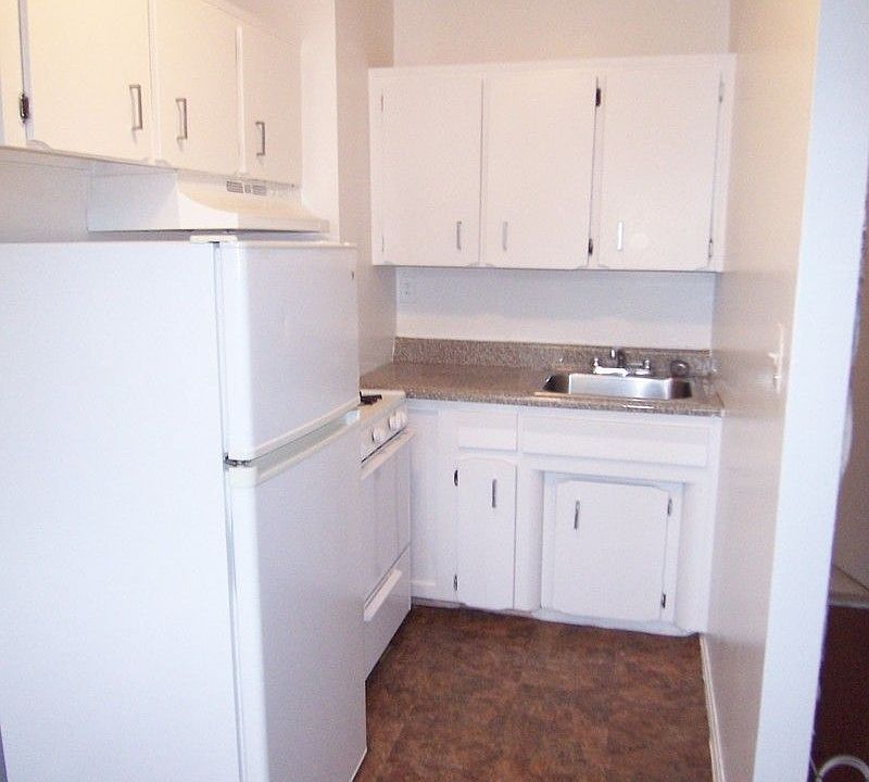 2nd image of 2529 32nd St APT 2A