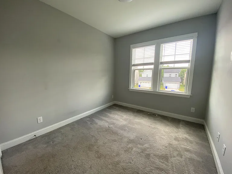 118 Philips Sq — Photo 36