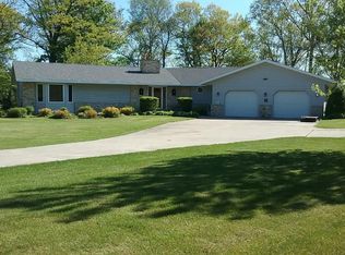 7203 Shamrock Ln, Two Rivers, WI 54241