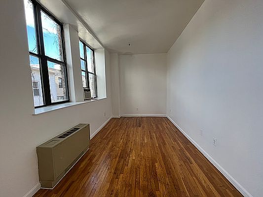 4th image of 15 Lawton St APT 25
