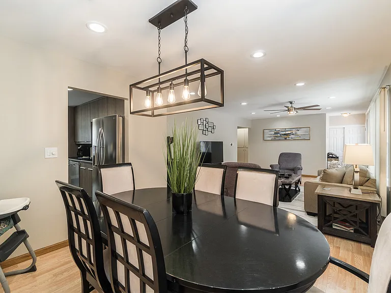 E Berkley Ln — Photo 6