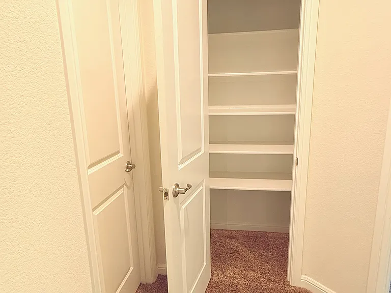 565 Lindisfarne Ln — Photo 14