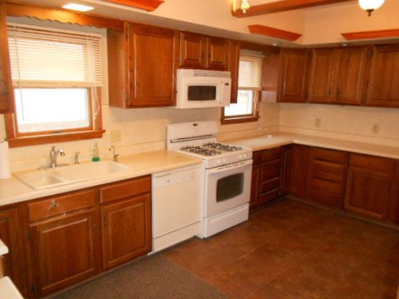 5th image of 307 N Quince St