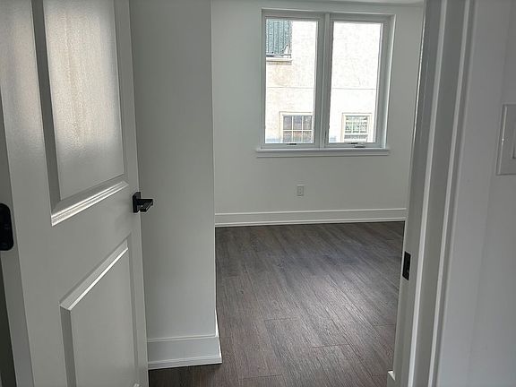 3rd image of 1144 N Galloway St