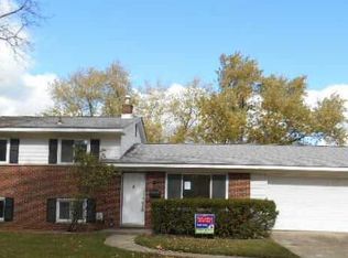 6056 Graper Dr, Waterford, MI