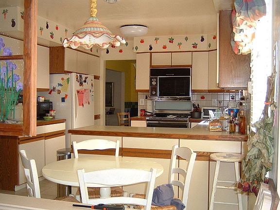 Kit & Breakfast Area