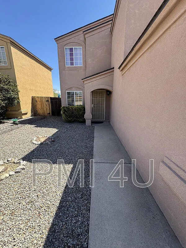 3 bed, 2.5 bath, 1718 sqft, $2,300 — Photo 3