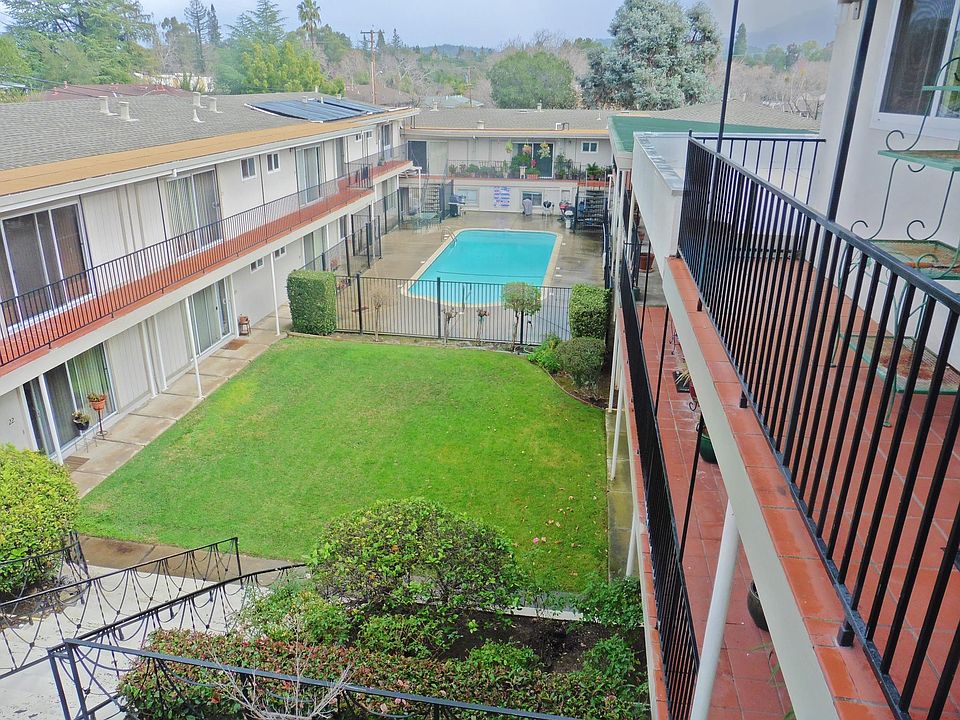 1st image of 141 Towne Ter