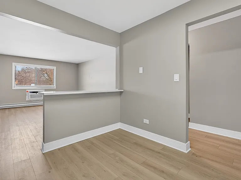 Lakeside Village Apartments — Photo 58