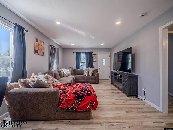 4th image of 227 N Elk St