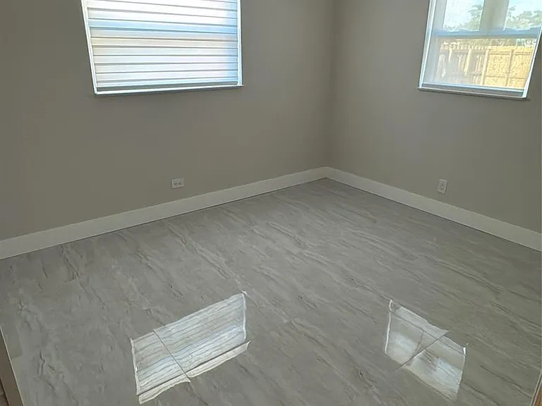 10 SW 5th Ct — Photo 11