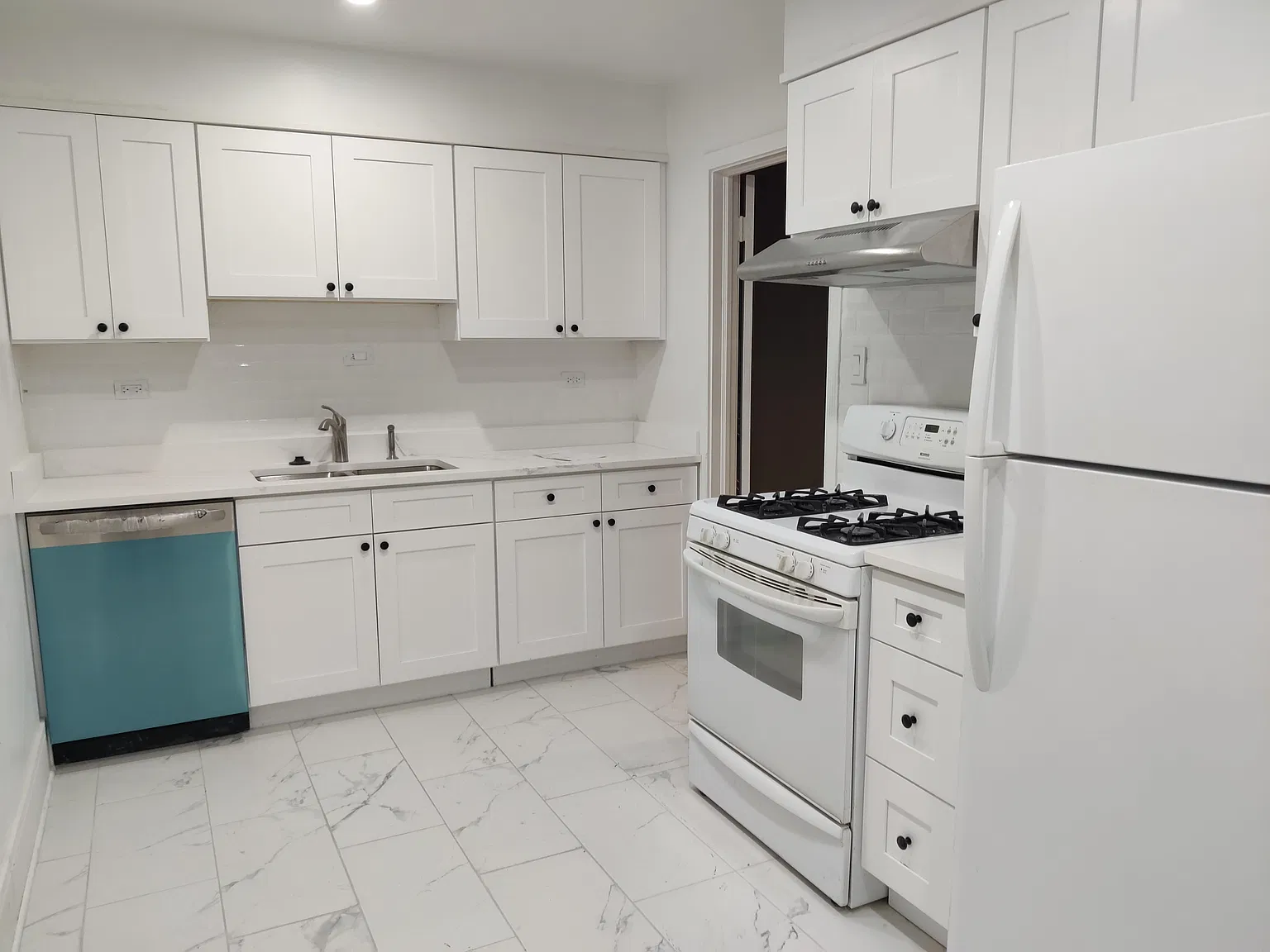2 bed, 1.5 bath, 1216 sqft, $2,700 — Photo 4