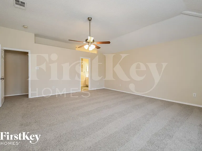 905 Shady Brook Ln — Photo 9