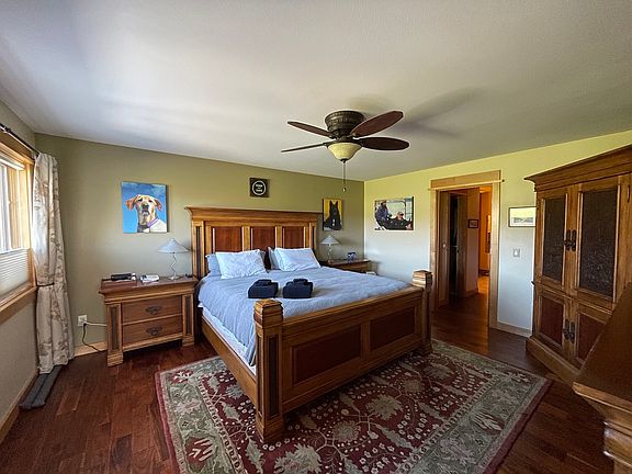 Main floor primary suite.