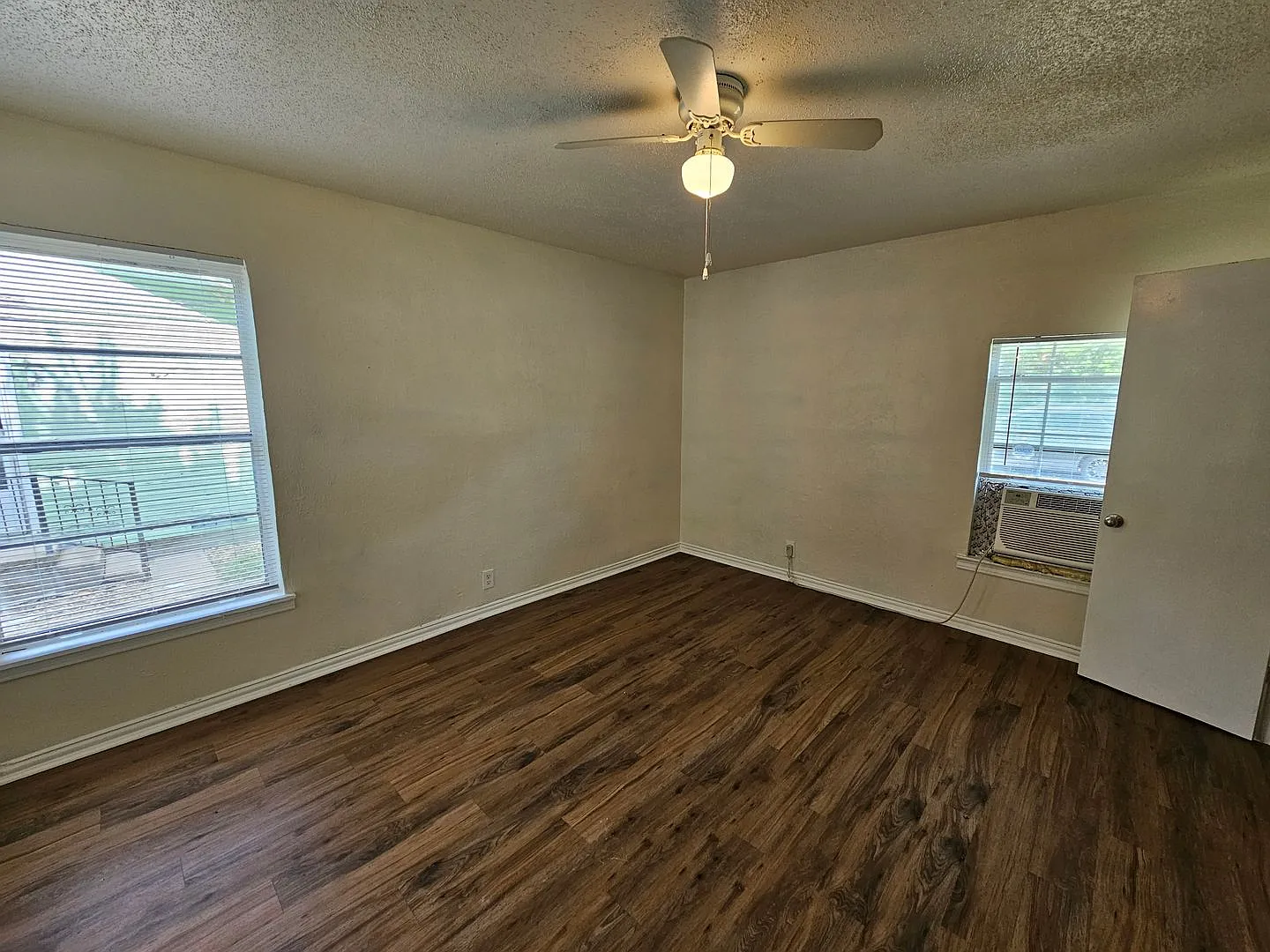 Available now ready for immediate move in — Photo 4