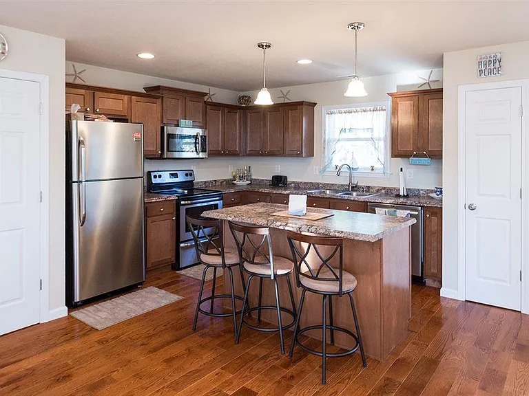 111 Eagle Dr — Photo 3