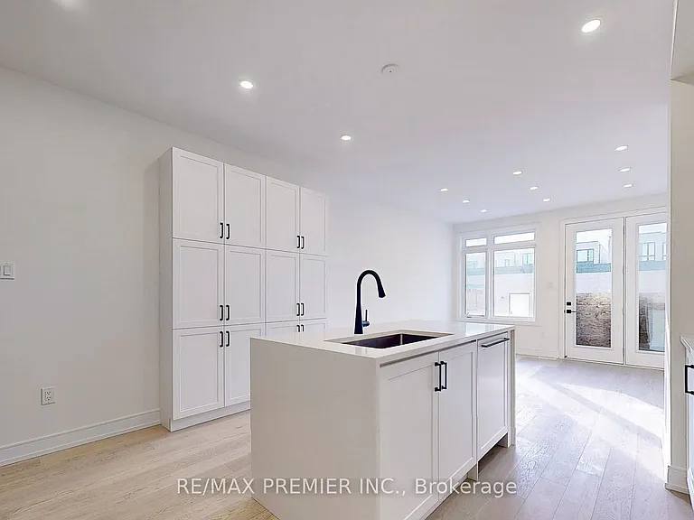 208 McRoberts Ave — Photo 9