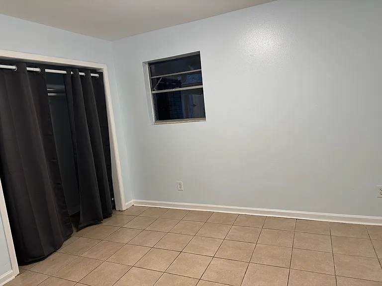 411 E Solidell St — Photo 3