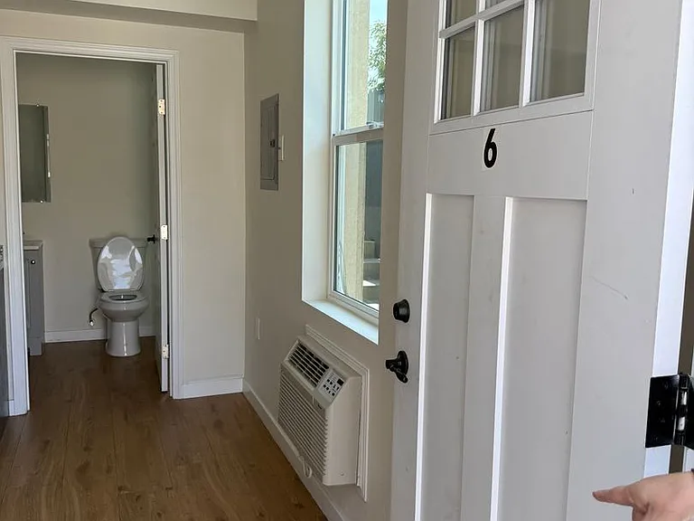 248 N 1st St #6 — Photo 2