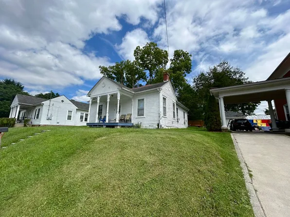 304 Roanoke St, Christiansburg, VA 24073