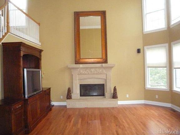 4th image of 7 Stratford Dr