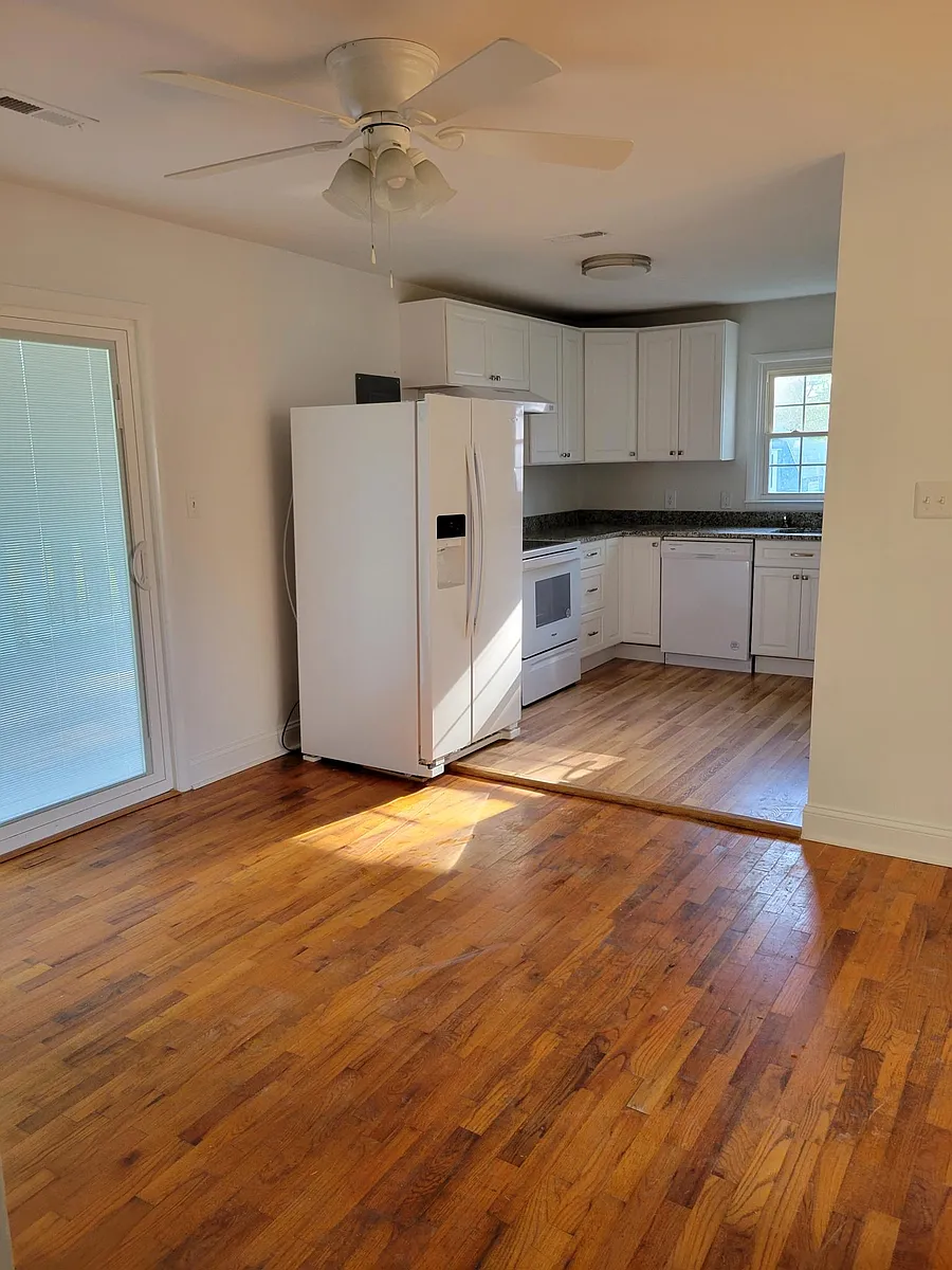 Building Photo - 266 Glenwood Ct