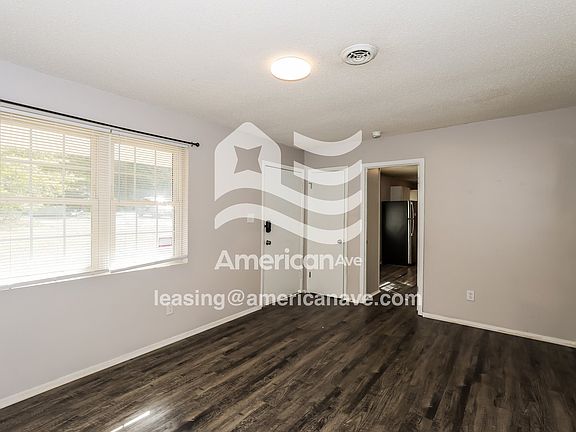 1416526_002_living_room_3.jpg