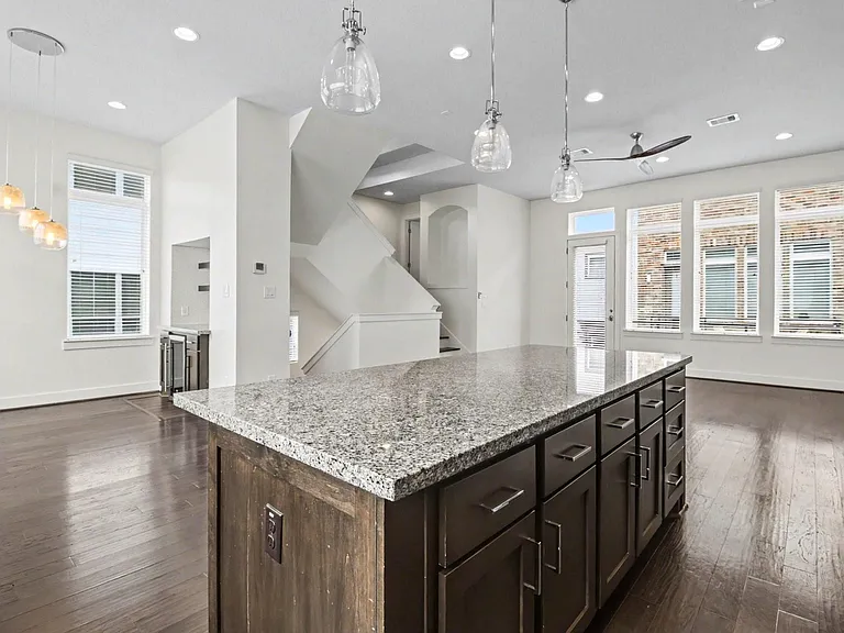 715 Hartman St — Photo 15