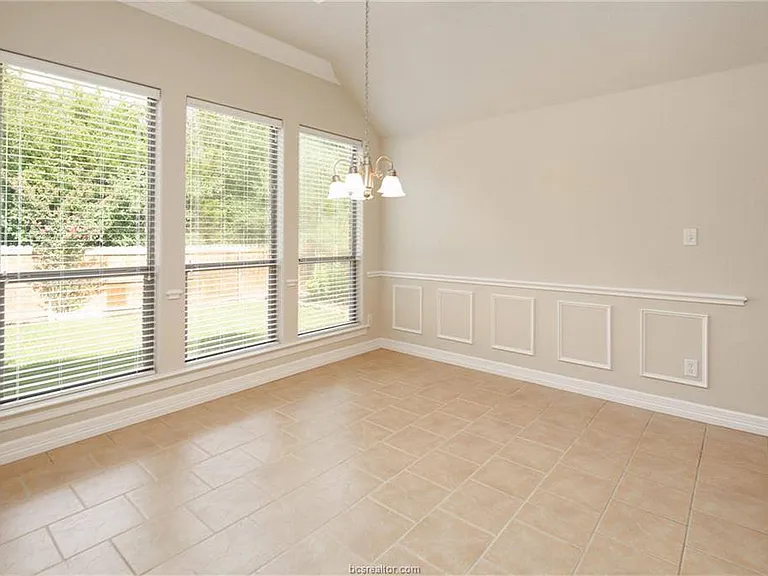 2481 Newark Cir — Photo 8