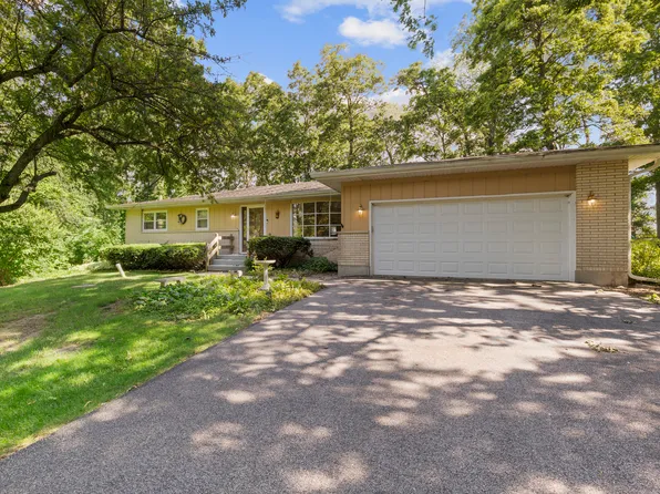 3879 Silver Fox Dr, Belvidere, IL 61008