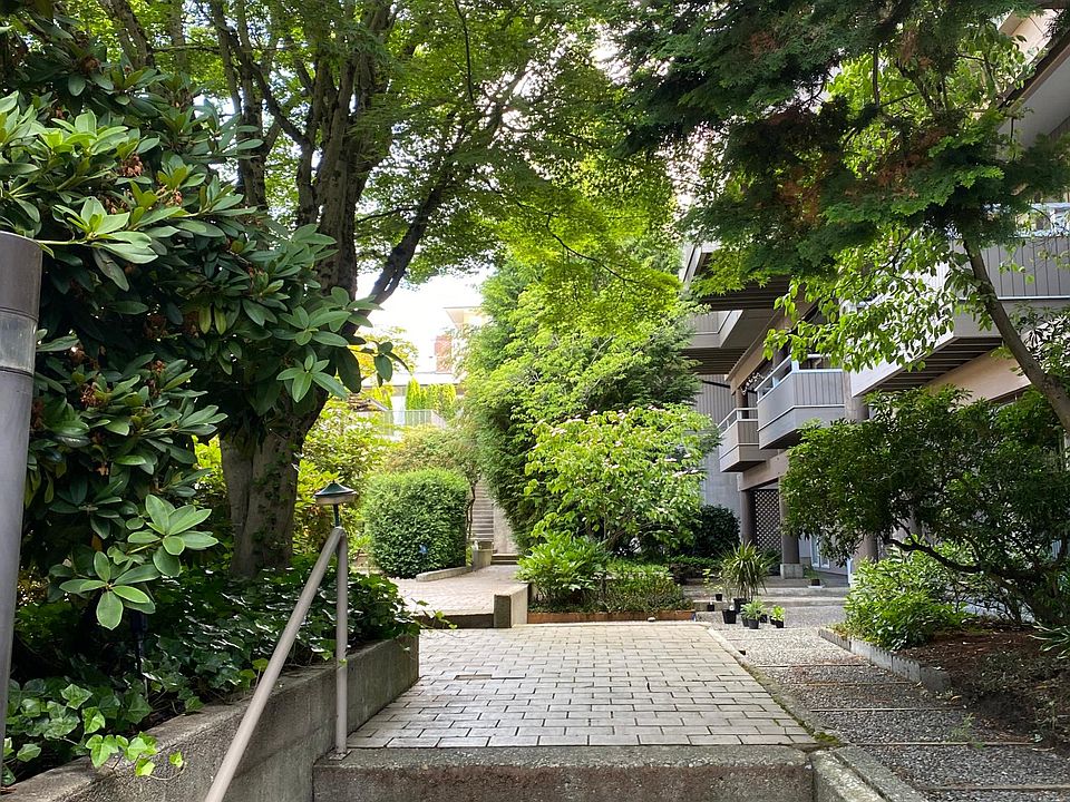 1st image of 932 100th Ave NE APT 227