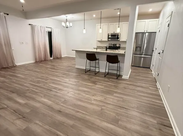 1816 Quarry Oaks Dr, Florence, KY 41042