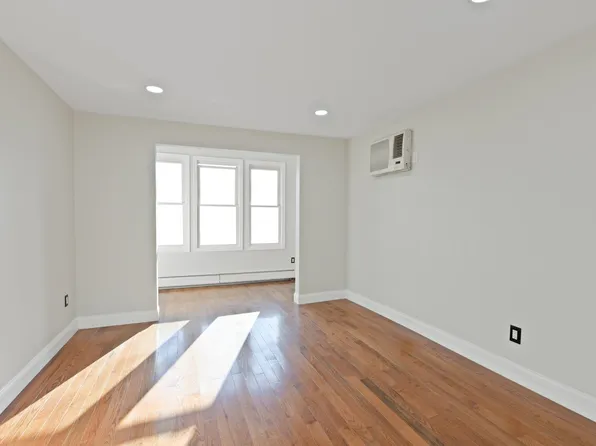 169 West 9th Street image 16 of 29