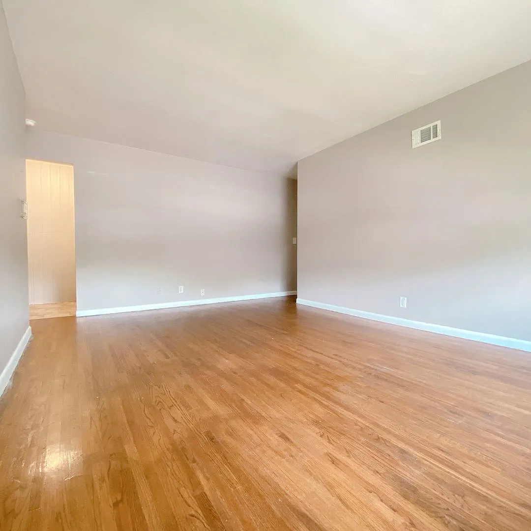 Three Awesome Bees Realty, Llc: Tab Kt 4815 Ames Ave — Photo 1