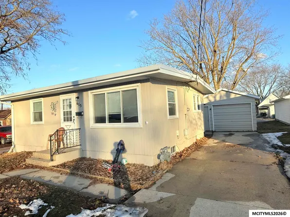 615 S Polk Pl, Mason City, IA 50401