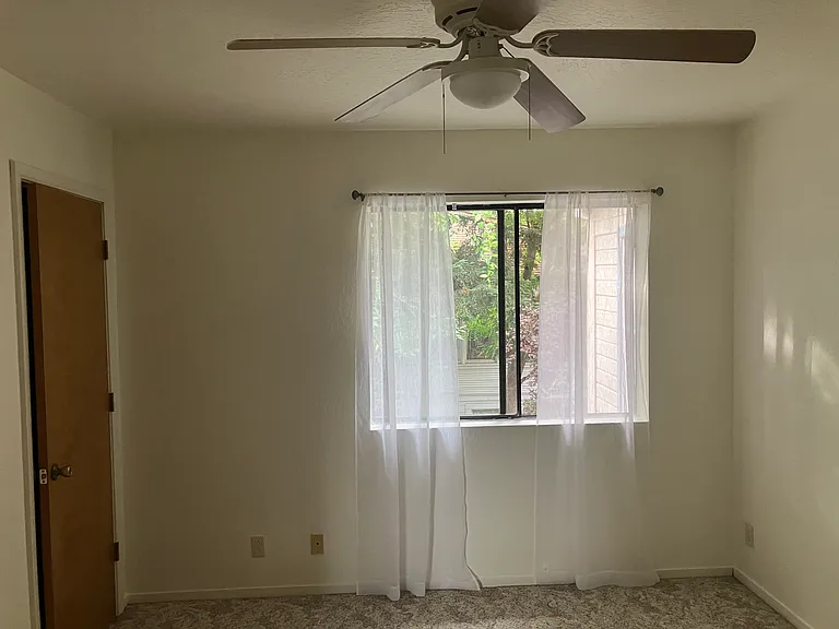 434 S Shepherd St — Photo 5