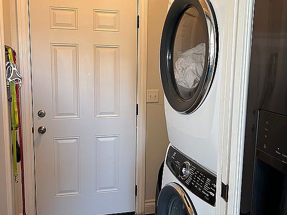 3rd image of 4320 Daytona Cir
