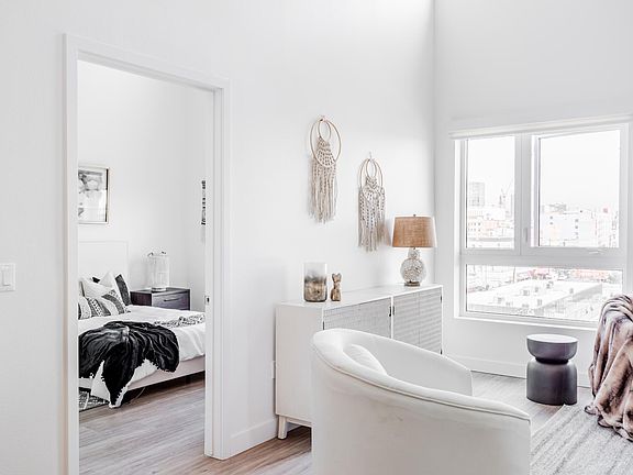 5th image of 800 S Harvard Blvd APT 516