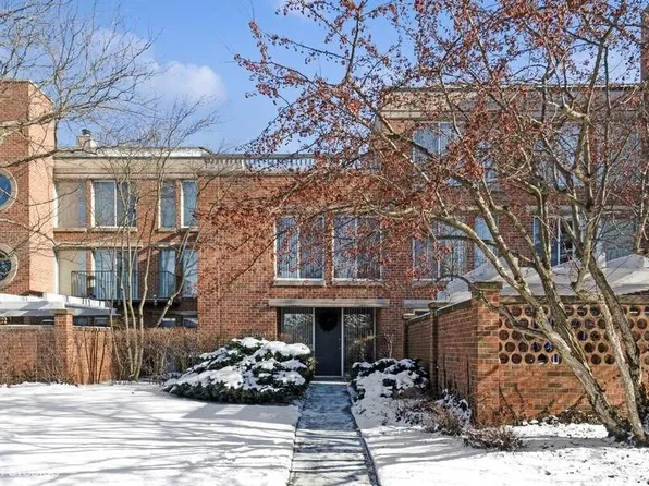 5030 Arbor Ln, Northfield, IL 60093