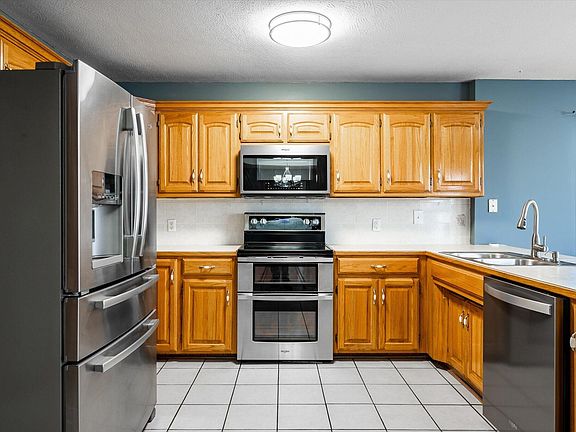 2nd image of 682 Canary Way