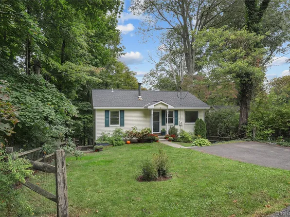 8 Hemlock Road, South Salem, NY 10590