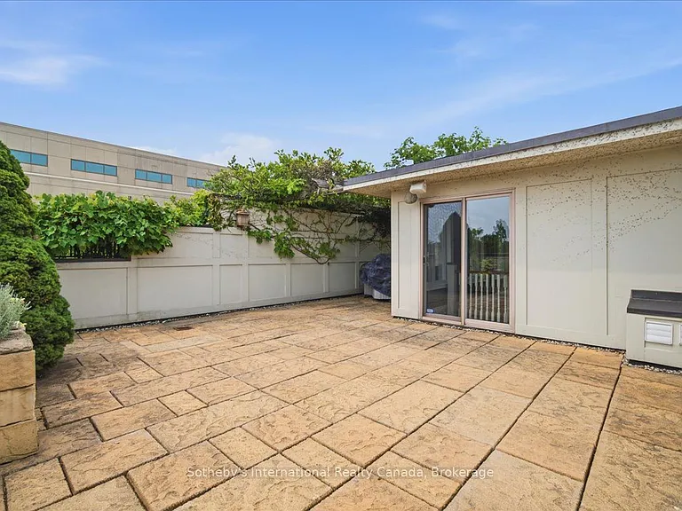 339 Randall St — Photo 39