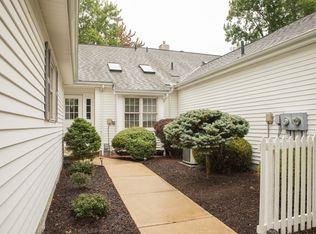 695 Grand View Ln, Aurora, OH 44202