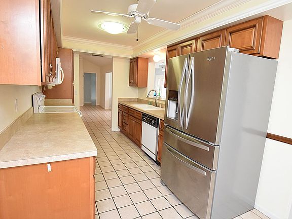 3rd image of 713 Lake Blue Dr