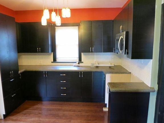 3rd image of 422 N Oak Ave