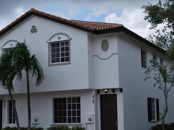 Beautiful unit, park at your front door!