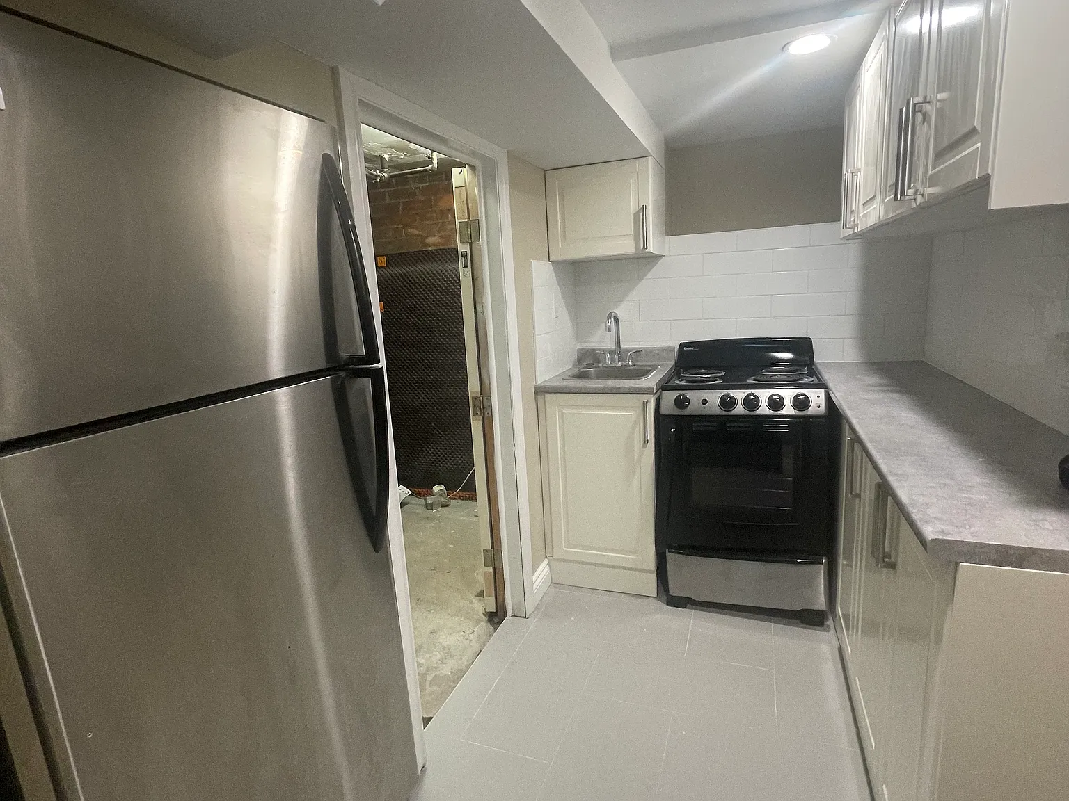 Cozy 1 Bedroom Unit — Photo 1