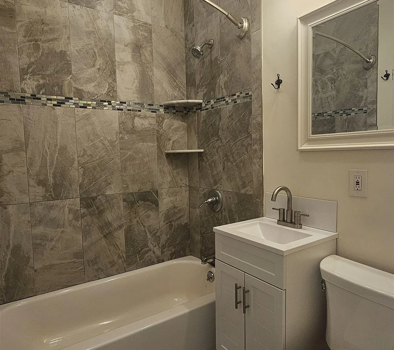 9103 Bergenwood Ave — Photo 3