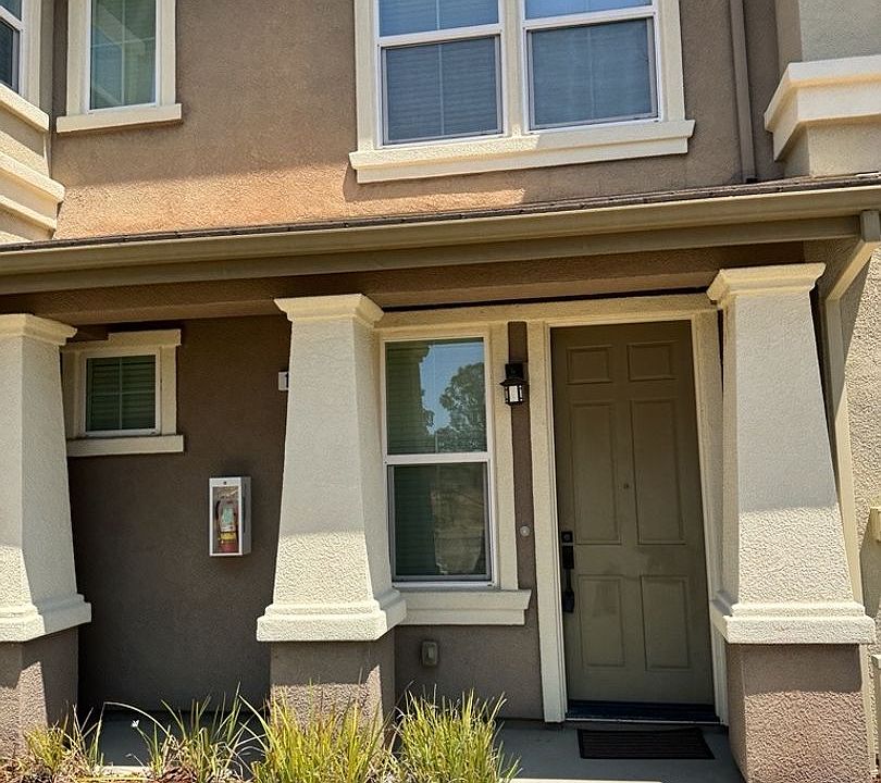 1st image of 104 Blossom Rock Ln