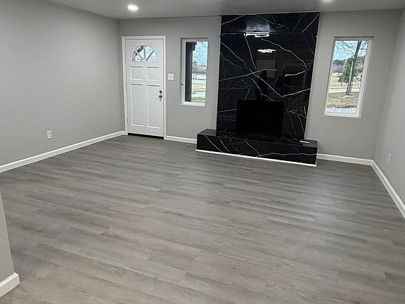 5th image of 611 Sand Ave